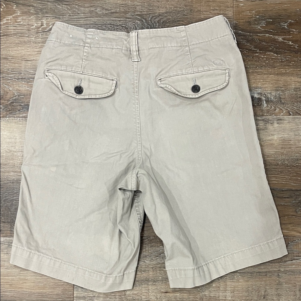 American Eagle Men’s Sz 26 Flat front stone shorts.